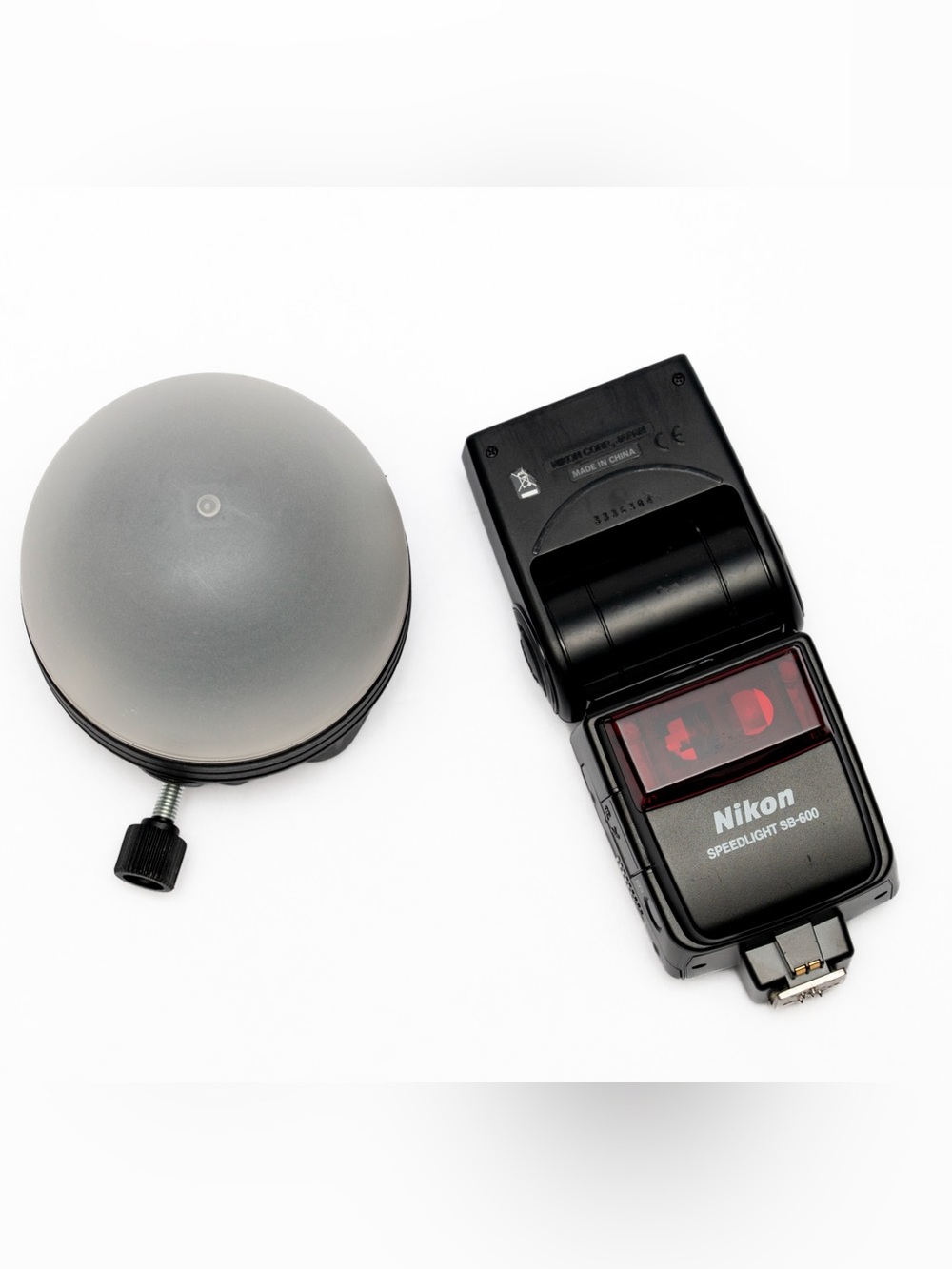 Nikon SB-600 Speedlight Flash in Black with Diffuser